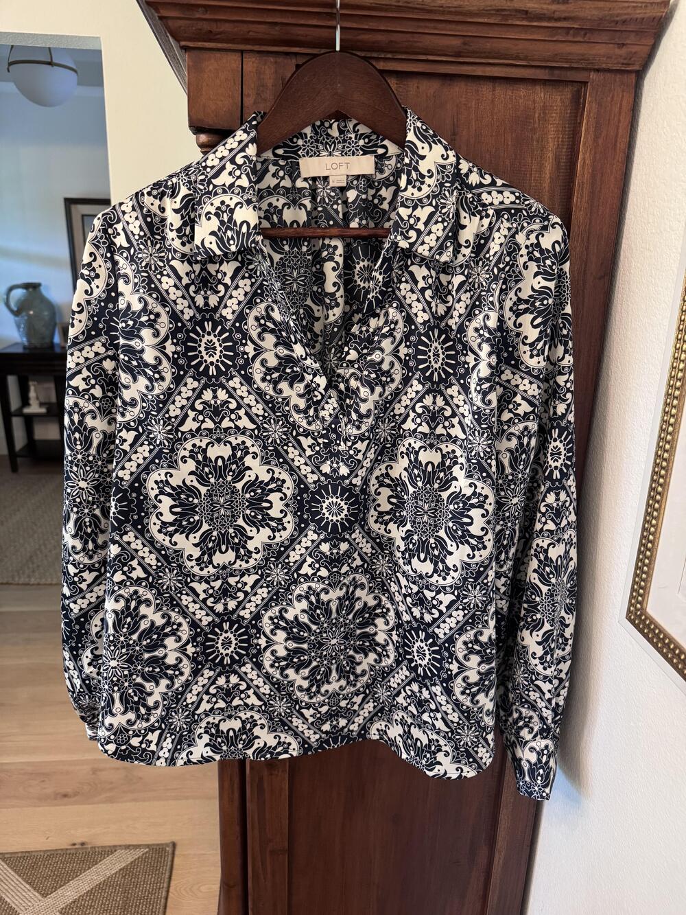 LOFT Blouse Womens XL Blue White Geometric Print Long Sleeve Collared Top